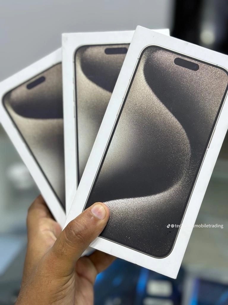 iPhone 15 Pro Max, Black Titanium