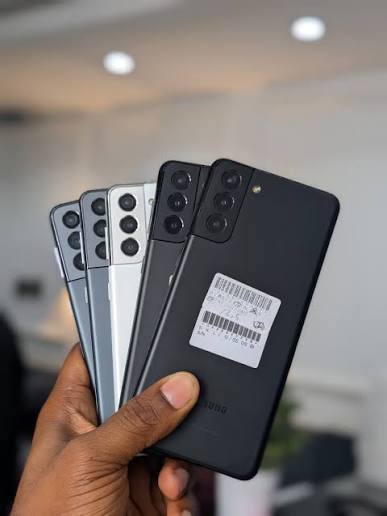 Samsung Galaxy S21 series, assorted colours